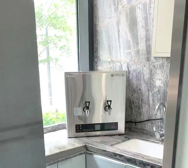 開(kāi)水器